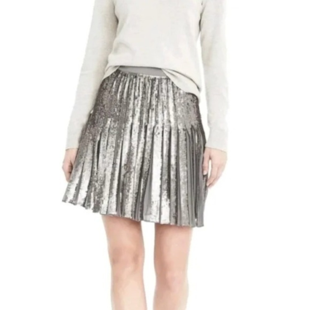 Banana Republic size 8 Silver Sequin Pleated A-Line Mini Skirt NWOT glitter glam